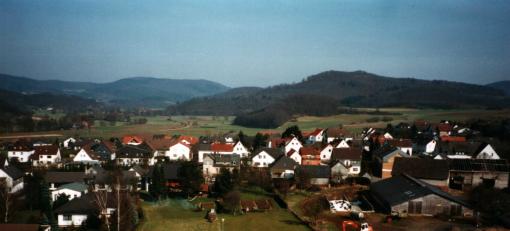 Obere Bahnhofstraße mit Blick auf den Hohenfels